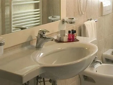 阿尔伯格温图瑞丽酒店 酒店 Boario Terme