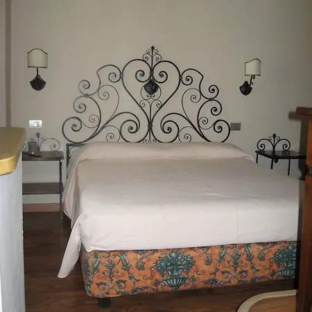 阿尔伯格温图瑞丽酒店 Boario Terme